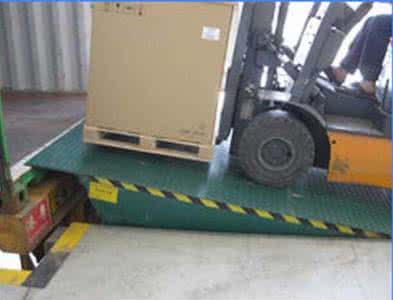 启运热卖 防城港市固定式登车桥——集装箱叉车过桥、液压卸货装卸搬运的高效解决方案